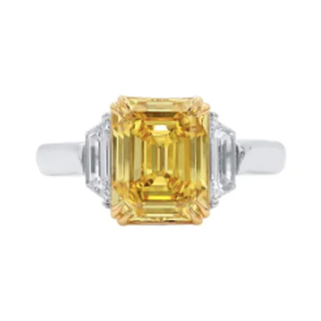 High Jewelry Solitaire diamant jaune fancy vif taille émeraude 3,08 ct