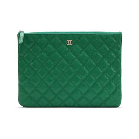 Chanel Large O Case Pouch, caviar métallisé nacré matelassé Green, doré clair