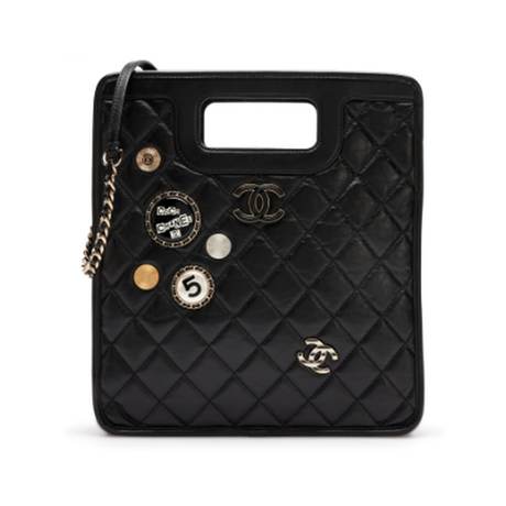 Chanel Lucky Charms Graphic Catch Cut Out Handle Tote, veau matelassé Black, doré