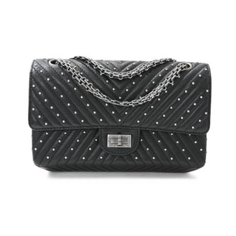 Chanel Small 2.55 Reissue 225 Flap, chèvre chevron clouté Black, ruthénium