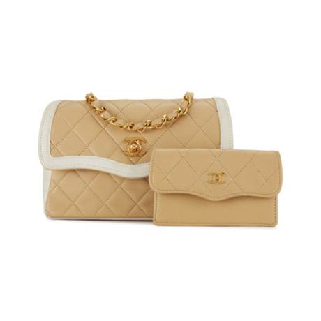 Chanel Vintage Mini Border Curved Flap avec Pouch, agneau matelassé Beige & White, doré